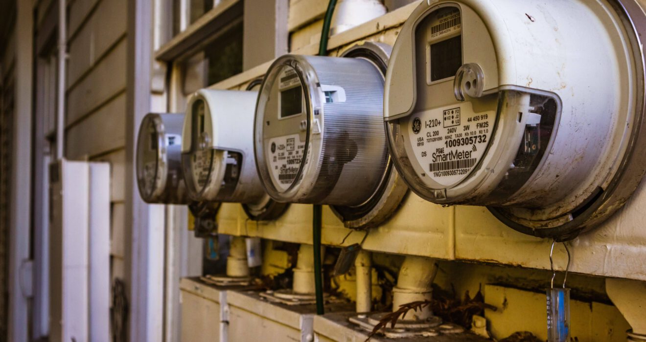 Digitaler Stromzähler (Smart Meter) - Symbolbild für Cybersicherheit und NIS2 bei kommunalen Stadtwerken